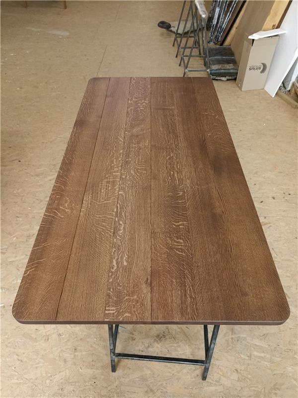 Table à manger en chêne au chocolat