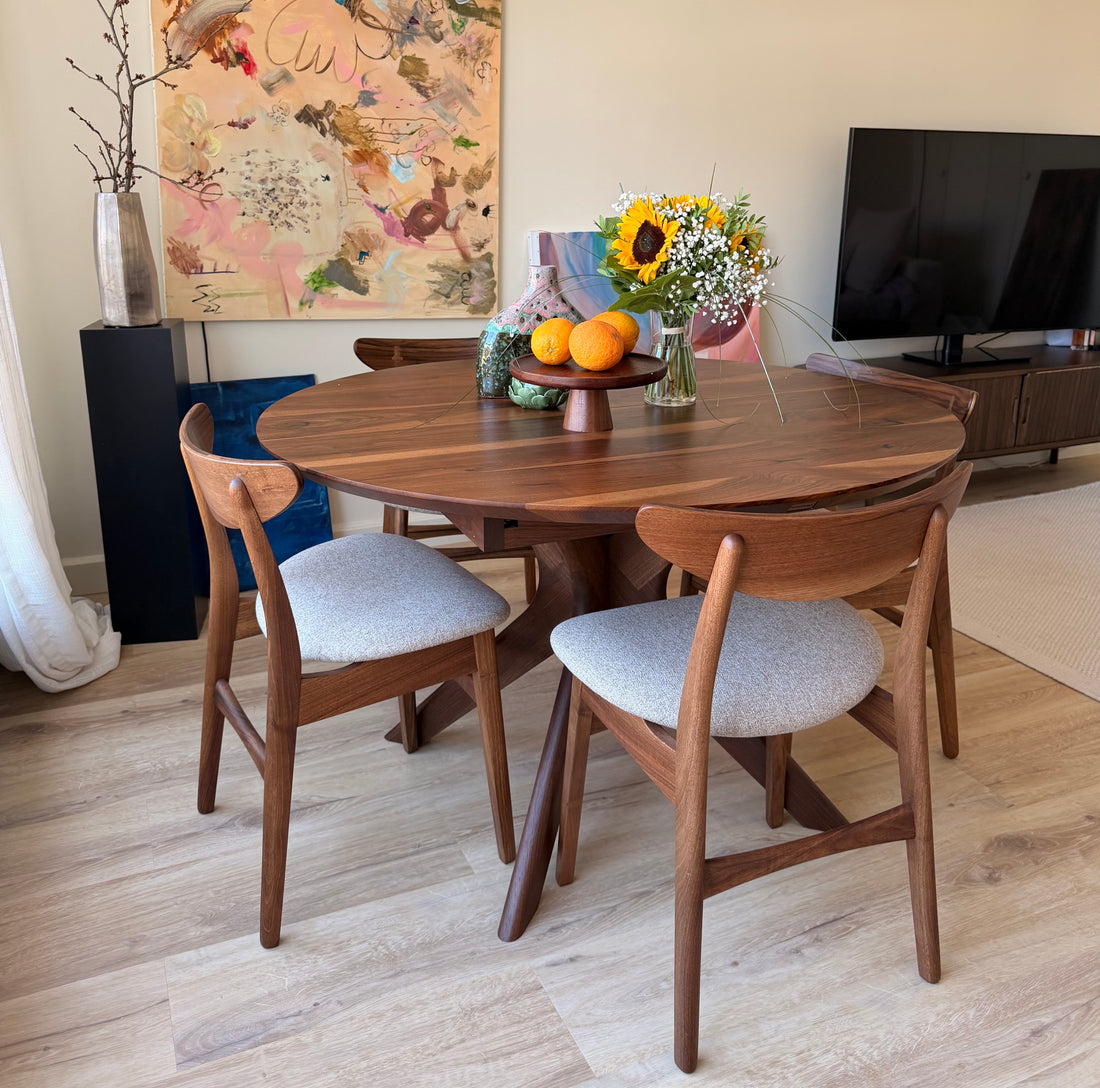 Table à manger ronde extensible en noyer Bibi 