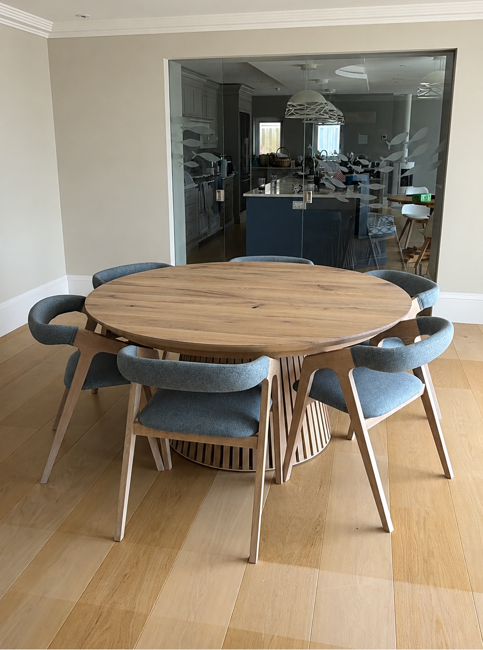 Table à manger ronde extensible Vivien en chêne coton 