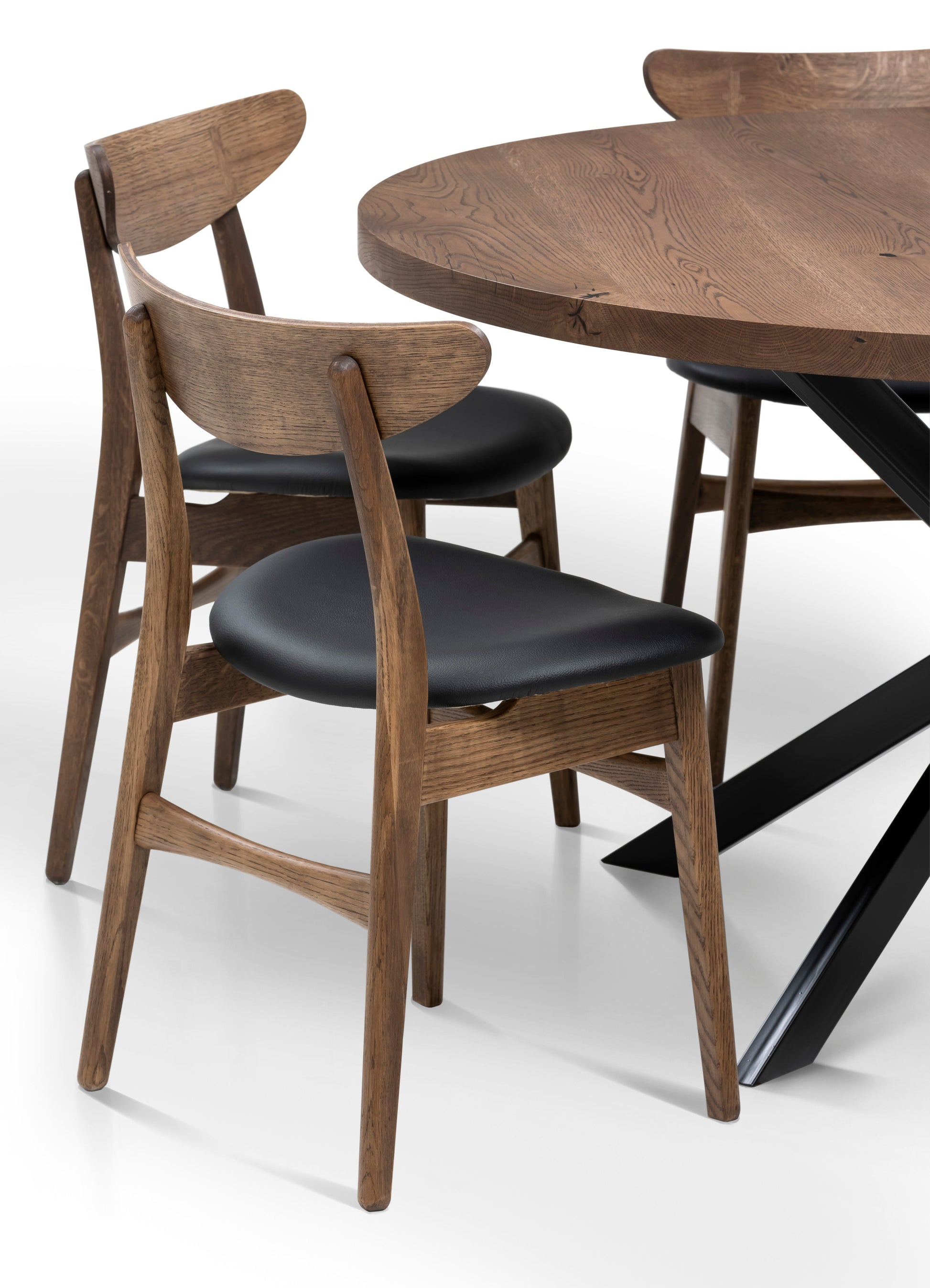 Beatrice Extendable Round Dining Table in Chocolate Oak | S10Home